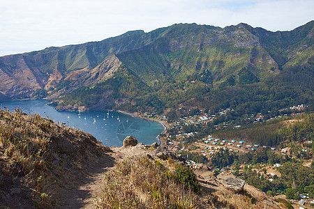 鲁滨逊克鲁索岛林地支撑海洋房屋火山绿色传奇海岸森林爬坡图片