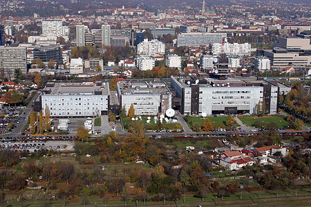 萨格勒布克罗地亚国家电台和电视大楼萨格勒布城市技术盘子电讯天线街道景观国家播送地平线图片