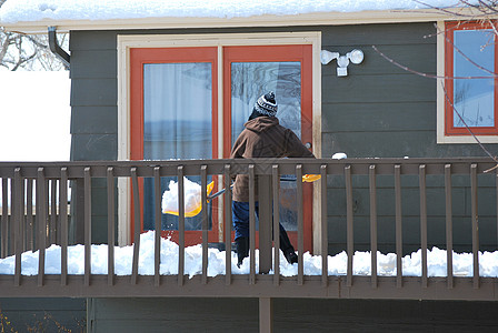 冬季雪露台甲板工人女士女性季节背景图片