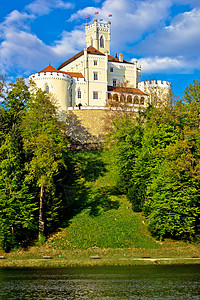 特拉科斯卡城堡和绿湖图片