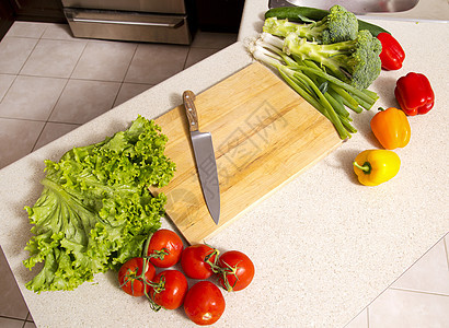 原蔬菜桌子营养绿色饮食食物沙拉胡椒烹饪黄瓜食谱图片