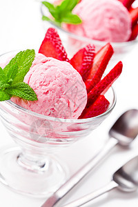 冰淇淋红色草药白色灰色奶油杯子薄荷奶制品食物玻璃图片