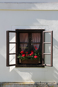 克罗地亚Kumrovec历史村的Wooden房屋窗图片