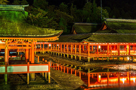 广岛Miyajima山上神社地标场景历史性遗产世界日落风景大鸟历史山脉图片