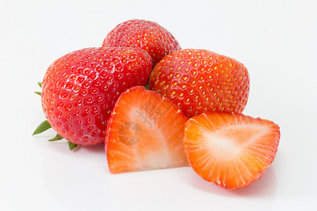 白色背景上隔离的新鲜草莓甜点宏观团体水果浆果种子叶子饮食食物图片