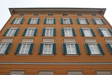 萨尔茨堡旧建筑水泥石头历史性砖块瓷砖石方黄色玻璃建筑学遗产图片