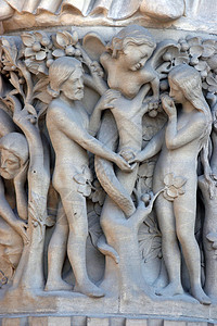 亚当和夏娃宗教艺术喇叭游客塑像贵妇人城市教会喷口石头图片