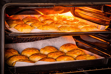 热烤炉加金面包图片