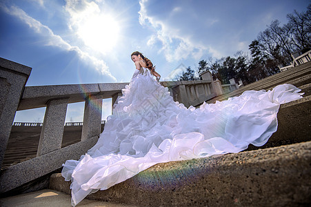 美丽的新娘婚礼 阳光照耀图片