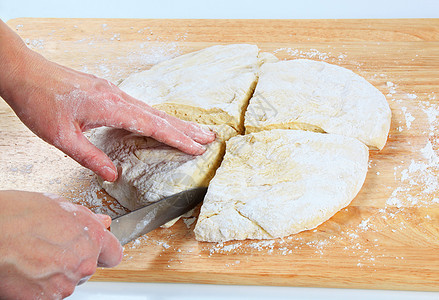 做比萨饼钱面团面粉酵母食材烹饪男人食物面包库存砧板图片