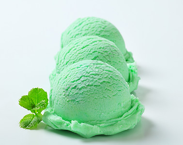 绿色冰淇淋蜜露勺子淡绿色食物小吃绿茶果子甜点薄荷猕猴桃背景图片