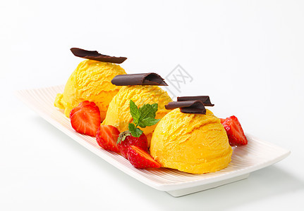 冰奶油甜甜点食物黄色巧克力白色勺子卷发水果菠萝柠檬香草图片