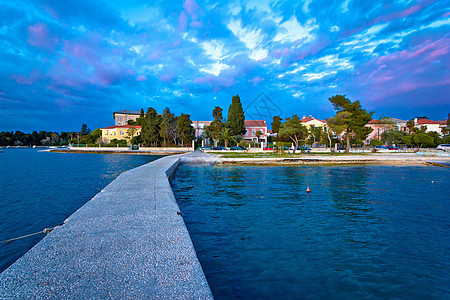Zadar海岸蓝色夜景图片
