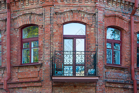 在老旧样式中 特写-u 的砖楼窗和阳台图片