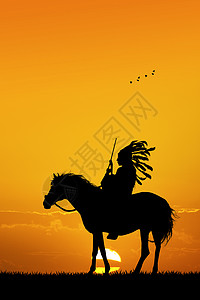 日落时的美洲土著印第安人男人皮肤荒野文化装饰品羽毛帐篷鬃毛原住民插图图片