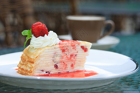 草莓芝士蛋糕水果奶油美食熟食白色蛋糕红色食物绿色甜点图片