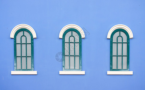 旧窗口城市蓝色橙子金属框架装饰品玻璃艺术窗户街道图片