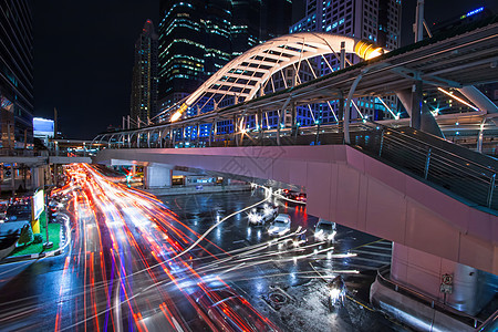 夜间城市蓝色景观住宅旅行天空摩天大楼车站建筑银行市中心图片