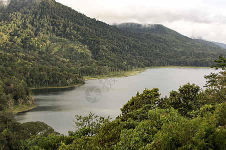 印度尼西亚巴厘岛 湖山太阳公园假期全景天空天线爬坡森林反射风景火山图片