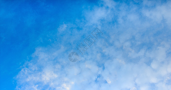蓝蓝天空自由云景阳光晴天环境季节青色天蓝色天气蓝色图片