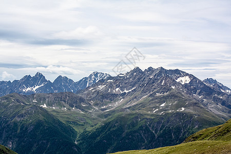 奥地利阿尔卑斯山的美丽景色风景爬坡高山农村草地环境旅行天空场地国家图片