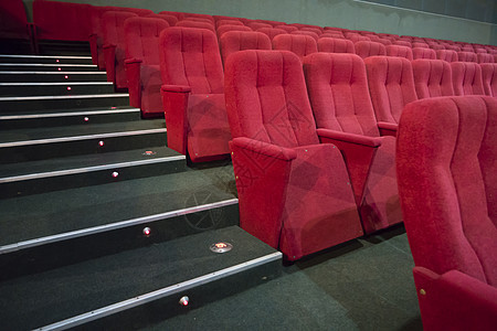 红色席位列乐队观众礼堂孤独音乐剧院楼梯椅子音乐会民众图片