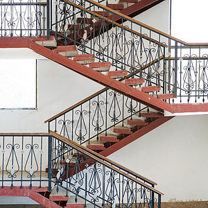 火车和楼梯城市门厅红色金属商业建筑学地面大厅公司办公室图片