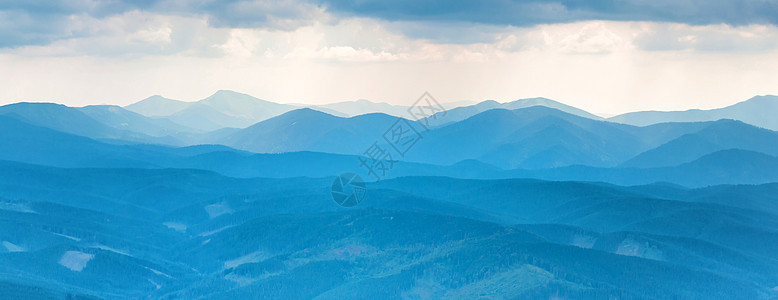 蓝山森林旅行山峰国家地形天空薄雾山脉大路地平线图片