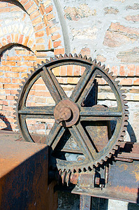 旧生锈的齿轮 机械零件车轮机器力量技术古董风化棕色工作金属废料图片
