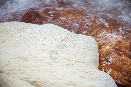 给钱木板木头面粉厨房面团面包白色食物酵母桌子图片