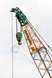 建筑工地起重机光束机械机壳搬运工容量机器柴油机天空底架蓝色图片