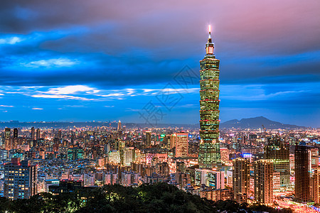 台北城市风景壮丽 有著名的地标 101个摩天大楼 台湾日落时阳光照耀着令人惊叹的太阳光办公室建筑学戏剧性全球金融景观建筑城市公寓图片