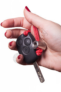 紧贴手持白色车钥匙指甲技术女士司机旅行控制成人红色发动机车辆图片