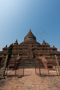 缅甸巴甘的寺庙宝塔佛法地标宗教天空佛教徒石头异教徒建筑学纪念碑图片