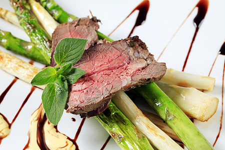 烤牛肉和羊肉调味品午餐美食鱼片香脂牛扒牛肉食物营养盘子图片