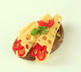 面包和瑞士奶酪辣椒食物褐色芝士营养奶制品工作室小吃早餐图片
