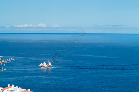海上的双重轮船背景图片
