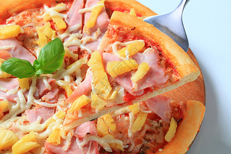 比萨夏威夷砧板圆形食物服务器具美食披萨菠萝火腿午餐图片