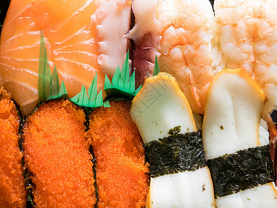 日本美味的寿司在午餐盒里餐厅食物海藻海鲜盒子美食午餐鱼片章鱼图片