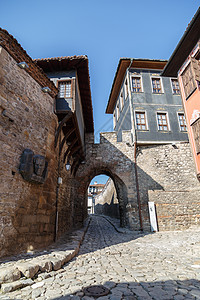 Hisar 门视图晴天阳光蓝色天空小路石头天气窗户环境建筑学图片