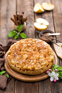苹果熟了苹果派感恩烹饪午餐乡村传统面包脆皮木头美食桌子背景