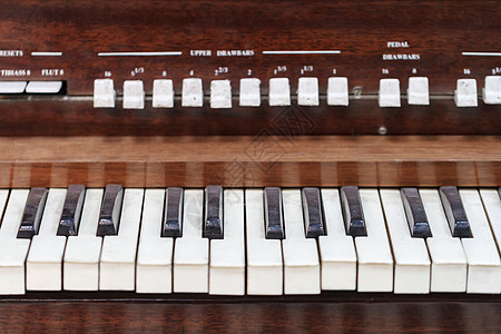 旧钢琴视图黑色三角乐器钥匙音乐旋律韵律音乐会塑料木头图片