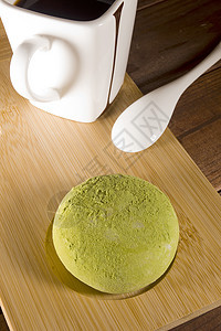 传统日本土豆 盛着绿茶的香味咖啡草本叶子食物陶瓷饮料小吃木头制品年糕图片