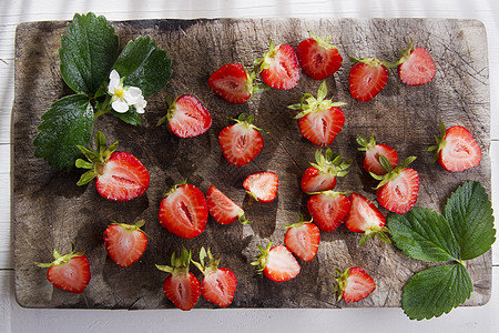 小草莓块数健康水果红色食物白色叶子团体图片