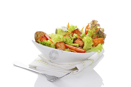 蔬菜沙拉和鲑鱼片熟食白色烹饪食物海鲜绿色营养美食午餐小吃图片