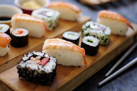 选择寿司午餐鱼片零食早餐食物餐厅对虾海鲜小吃饮食图片