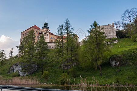皮斯科瓦斯卡拉的文艺复兴城堡石头岩石花园公园石灰石地标旅游天空抛光植物图片