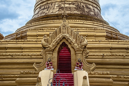 缅甸曼德勒一座金塔的详情图片