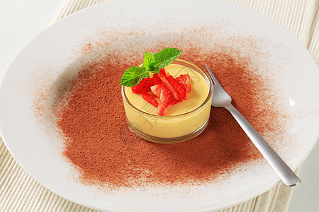坚食甜甜点奶油水果美食餐巾盘子香草玻璃薄荷圆形食物图片