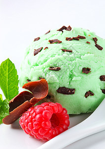 薄巧克力薯冰淇淋甜点开心果绿茶水果食物覆盆子味道配料勺子薄荷图片